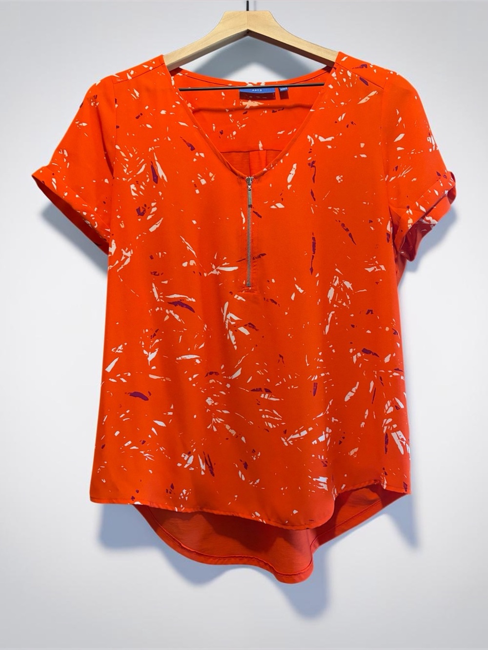 Apt. 9 Bright Orange Short Sleeve Zip V-Neck Top with Abstract Print